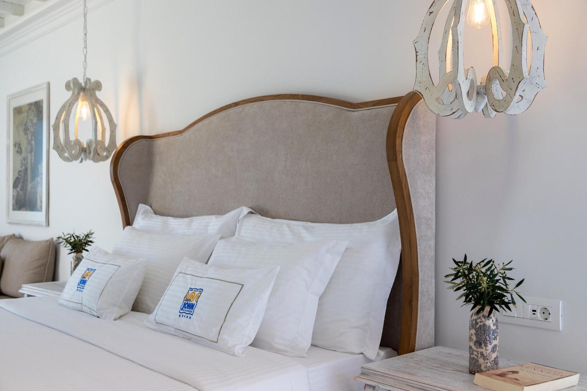 Saint John Hotel Villas & Spa Agios Ioannis Diakoftis Dış mekan fotoğraf A bed with a headboard