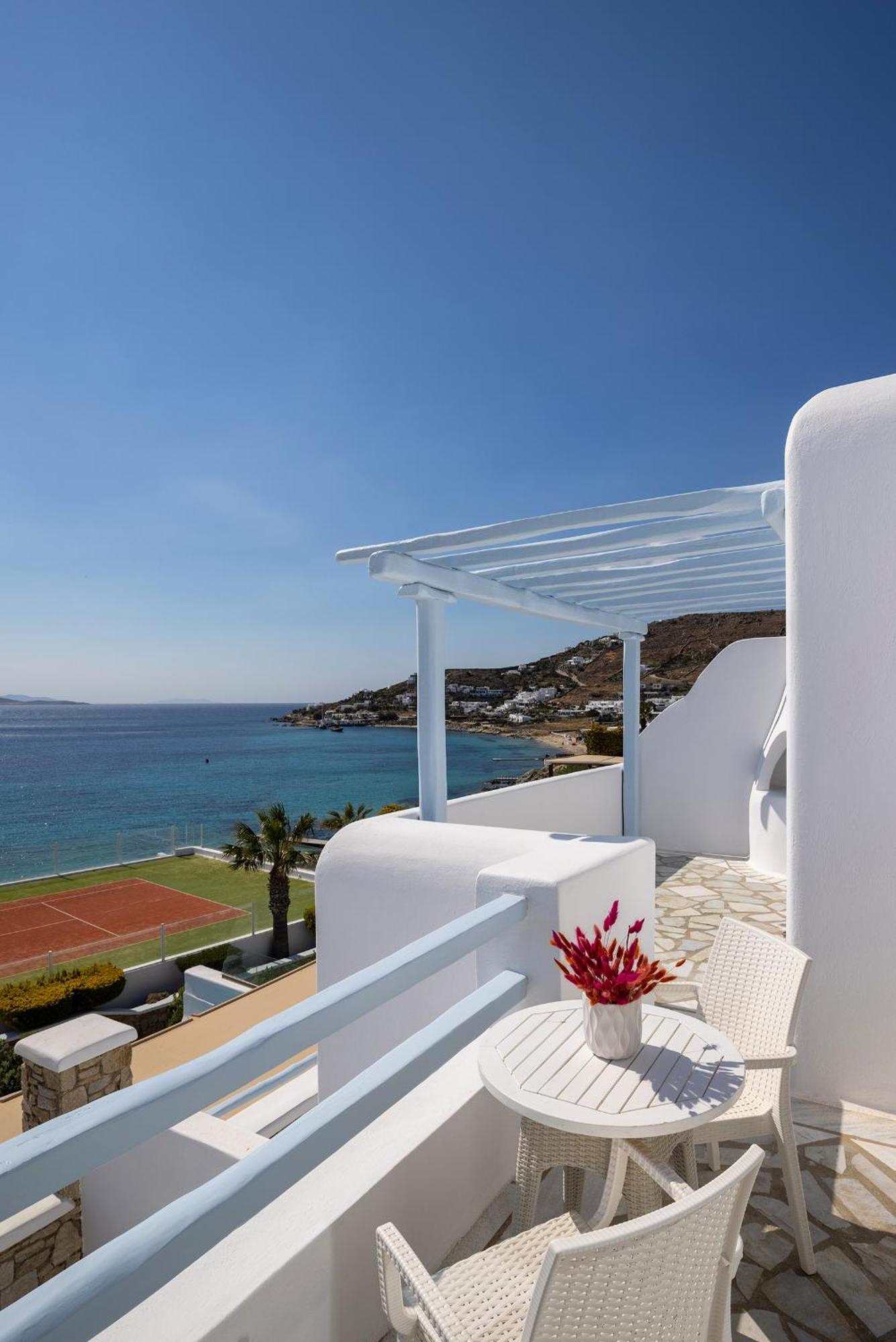 Saint John Hotel Villas & Spa Agios Ioannis Diakoftis Dış mekan fotoğraf A view of the Aegean Sea from a hotel in Mykonos