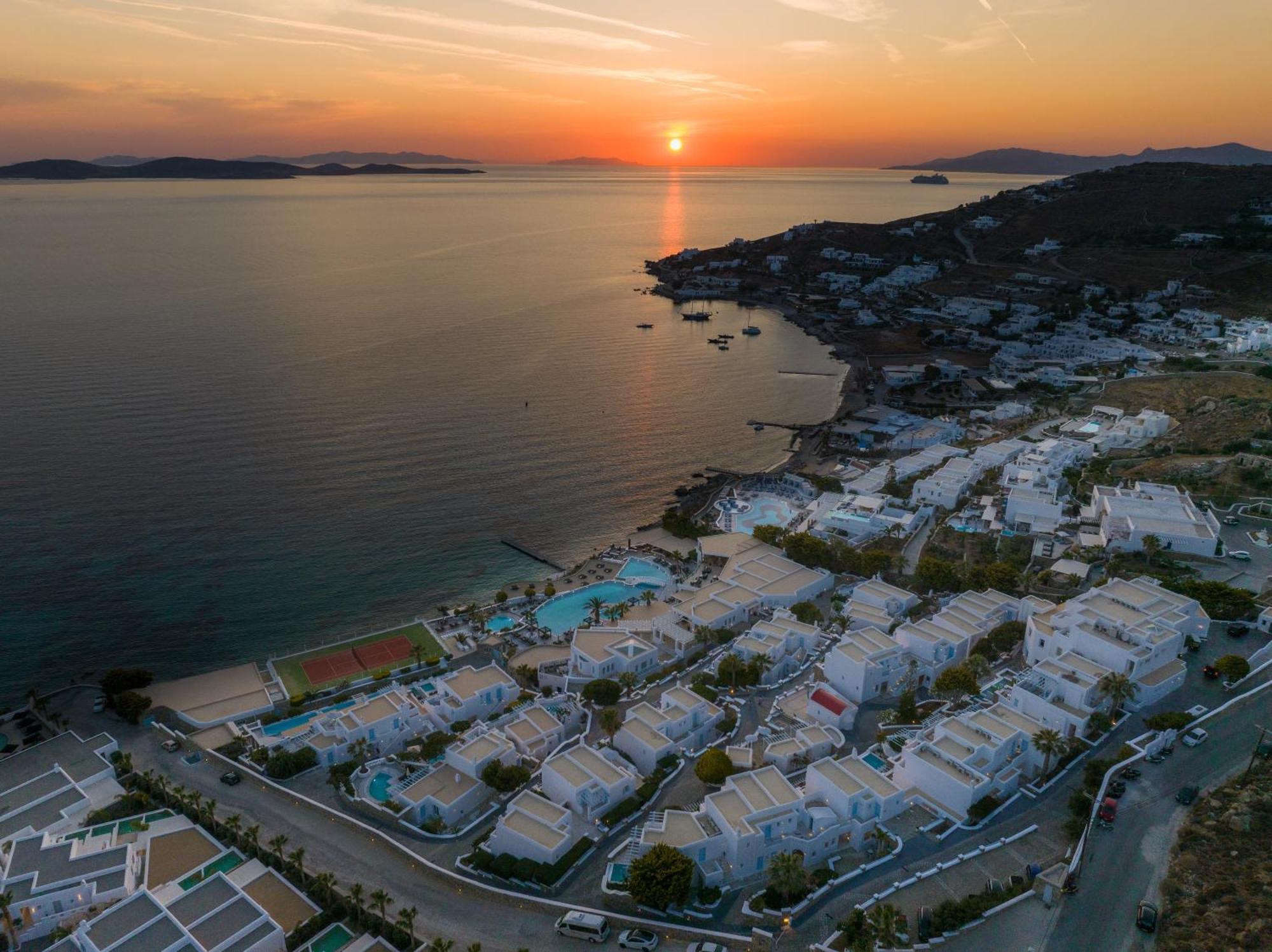 Saint John Hotel Villas & Spa Agios Ioannis Diakoftis Dış mekan fotoğraf Sunset over Mykonos