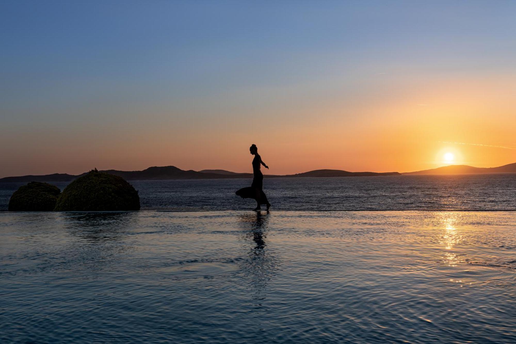 Saint John Hotel Villas & Spa Agios Ioannis Diakoftis Dış mekan fotoğraf Sunset at the beach